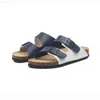 Tofflor varma par platta icke-halkkork tofflor unisex casual strand glider kvinnor/män dubbelbröstade stora sandaler mode flip flops l230717