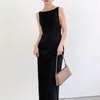 Casual Dresses Backless Strap Long Dress Women 2023 Högkvalitativ snedstreck Fashion Svart Sticked Bodycon Slim Sexig Simple Robe P807