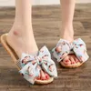 Tofflor 10 stilar sommarskor kvinna strand platt glider flip flops kvinnor utomhus hem tofflor bowknot kvinnor skor buty damskie l230717