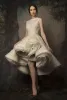 Krikor Jabotian Vestidos de noiva altos e baixos Vestido de noiva curto com decote em renda e lantejoulas Vestidos de noiva com organza franzido