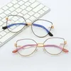 Solglasögon Swanwick Retro Cat Eye Frame Anti Blue Light Glasses Women Metal Optical Lens glasögon Grön Purple Gold Fashion Style Kvinna