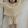 Комплект одежды хлопковой детской одежды Summer New Girls и мальчики с двумя частями карманной рубашки+свободные шорты детские повседневные набор TZ72 Z230717