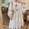 Robes décontractées été vêtements pour femmes forêt broderie vacances Style Ramie blanc lanterne manches dentelle coton lin robe de poupée