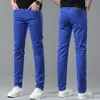 Jeans de grife quente verão novo jeans para homens luz luxo edição coreana pés elásticos finos ajuste fino algodão bala personalizado monstro azul