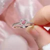 Delicate Zilveren Kleur Roze Zirkoon Stenen Hart Ringen voor Vrouwen Mode Bruids Engagement Trouwring Set Sieraden Gift