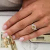 Bandringar Jovovasmile Yellow Ring 3Carat 9x8mm Cushion Original 18K Gul Vitt guld 585 Fashion Rings for Woman Romantic Gift 230715