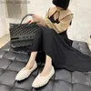 Pantoufles Chaussures Habillées Designer Rétro Bout Pointu Bout Carré Mules Chaussures De Ballet Dame Élégantes Appartements À Fourrure Femmes Casual Slip On Peluche Fluffy Mocassins Plats J230309 Z230717