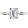 Pierścienie klastra 14K AU585 BIAŁY ZŁOTA Pierścień Kobiety rocznica ślubu Trapezoid Rectangle Emerald Moissanite Diamond Elegancki słodki słodki