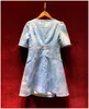 2023 Summer Bluesolid Color Jacquard Vestido de manga corta Vestidos casuales de rodilla V de rodilla A3Q122240