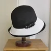 chapéu de fadora amplo