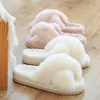 2022 Zimowe nowe kobiety Slipper Soft Rabbit Fur Krzyż górny 3 cm Platforma pięty Futro ciepłe wnętrza damskie puszyste puszyste kapcie L230704