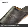 Pantoufles pantoufles hommes grandes tailles Véritable cuir de vache maison mâle intérieur maison pour hommes pantoufles femmes homme pantoufle luxe doux chaussures plates L230718