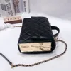 Bolso cosmético de lujo para mujer de diseñador superior con espejo Bolso de piel de oveja Retro Mini Bolso con solapa Bolso de metal Cadena de mensajero de hombro Bolso de moda para mujer