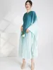 Casual klänningar Miyake veckad gradient Bat Sleeve Dress Fashion 2023 Femininity Elegant Seaside Holiday Drape Long kjol