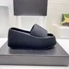 Slipare Hög version Tjock Sole Soles Summer Sponge Cake Shoes Höjd Mångsidig fast färg En linje Slipper för kvinnor 230717