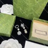 Białe Diamentowe Kolczyki Kobiety Pearl Stud Designer Letter Let Ear Pętla Nieregularne Lady Hoop Kolczyki