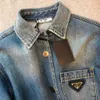 Cappotto da camicia lungo in denim lavato vintage con risvolto da uomo primaverile, denim lavato vintage per fare tutto vecchio e classico di moda casual.