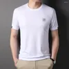 Mäns T-skjortor Herrens grundläggande t-shirt Sommarrundkrage medelålders manlig smal avslappnad snabb torr elastisk mode kort ärm