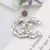 20style Brand Designer Double Letter Brooches Women Men Luxury Elegant Luxury Pearl Diamond Brooch Suit Pin Fashion High Quality Jewelry Accessories