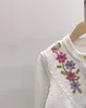Женские трикотажные женщины 2023 Осенний вышитый кардиган белый хлопковой рубцовый вязаный свитер с длинными рукавами элегантные дамы