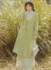 Kvinnors jackor kinesisk stil knapp design chic retro ull överrock mori grön spets broderi kappa kvinnor medium lång plus bomull