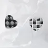 Orecchini a bottone bianco e nero griglia cuore moda borchie geometriche per le donne gioielli in argento sterling 925 dichiarazione
