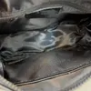 Дизайнерские сумки дизайнерские пакеты мешки с поперечим для плеча мужская кошелька для талии упаковки для талии фанни упаковки для мужского дизайнерского портфера заднее zip карман подлинный кожа26*18 см.