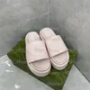 Sandália de verão de luxo para praia G feminina Designer casual chinelo de marca de malha macia com fundo plano e solado grosso