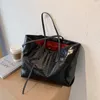 Sac pour femme minimaliste de grande capacité - Nouvelle mode tendance 2023, fourre-tout à une épaule de qualité inspiré des célébrités, texture de peau de crocodile, classique