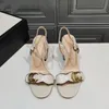 Leder-Damensandalen mit mittlerem Absatz, Designer-Mode-Damen-Flats, Knöchelschnalle, Gummisohle, Pantoletten, Sommer, Strand, sexy Hochzeitsschuhe, Größe 34–41 mit Box