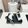 2023 Designerin Schwarz-Weiß-Martin-Stiefel Knöchelstiefel echtes Leder mit mittleren Stiefeln Schnürknöchelstiefel Mehrere Stile zur Auswahl von Patent-Leader-Schnürstiefeln