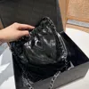Mode femmes chaîne sac miroir qualité sac corps même couleur lettre grande capacité en forme de V sergé sac à bandoulière luxe sac de créateur