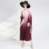 Casual klänningar Miyake veckad gradient Bat Sleeve Dress Fashion 2023 Femininity Elegant Seaside Holiday Drape Long kjol