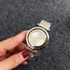 Marca de moda Relojes Mujeres Señoras Chica Cristal Letras grandes Girar estilo Dial Metal Banda de acero Reloj de pulsera de cuarzo diseñador regalo hi305V