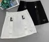 Designer di gonne Sexy Women Sexy Summer Short Short Ladies Girl Dress with Badge Lettere Abiti stampati Black White Nu8u