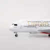 Aircraft Modle 45CM 1/160 pressofuso A380 Emirates aeromobile in resina Airbus serie compagnia aerea giocattolo con luci e ruote 230717