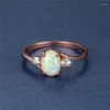 Bröllopsringar Vit Opal Oval Stone Engagement Ring Rose Gold Color Bridal Dainty Crystal Thin for Women Minimalistiska smycken