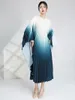 Casual klänningar Miyake veckad gradient Bat Sleeve Dress Fashion 2023 Femininity Elegant Seaside Holiday Drape Long kjol