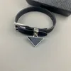 Arrivée Triangle En Cuir Charme Bracelets Dames Vache En Cuir Véritable Ceinture Triangles Conception Bracelet Punk Hip Hop Bijoux accessori270G