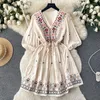 Casual Dresses Sommerkleid Boho Stickerei Blumen V-Ausschnitt für Frauen 2023 Böhmische lose Vintage Vestidos Elegantes Folk Drop