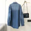 Cappotto da camicia lungo in denim lavato vintage con risvolto da uomo primaverile, denim lavato vintage per fare tutto vecchio e classico di moda casual.