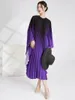 Casual klänningar Miyake veckad gradient Bat Sleeve Dress Fashion 2023 Femininity Elegant Seaside Holiday Drape Long kjol