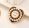Womens Brand Designer Double Letter Brooches Simple Rhinestone Geometry Round Brass Material Brooch Suit Laple Pin Fashion Women Wedding Jewelry Accessories