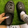 2023 Beskabla sandaler hål tå täckta skor avslappnad strand för män och kvinnor ihåliga trädgård kvinnor 6354 's