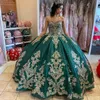 Emerald Green Beaded Ball Gown Quinceanera klänningar Guld Applique Pärlor Sweet 16 Dress Pageant Gowns Vestidos de 15 Anos