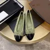 Kvinnor klädskor c sandaler kvinnor loafers sömmar ballerinas falt lammskinn tyg balett platt designer sandal glides läder båge lyx slid loafer