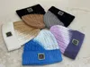 36 Färg unisex vinter Europe beanies p designer mens cap skalle hatt klassiska stickade kepsar skid hattar monterade casual kvinnor utomhus mode gorros 6 stil