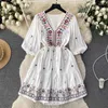 Casual Dresses Sommerkleid Boho Stickerei Blumen V-Ausschnitt für Frauen 2023 Böhmische lose Vintage Vestidos Elegantes Folk Drop