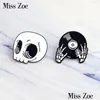 Pins Broschen Skeleton Record Hand Pins DJ Hände Brosche Denim Jacke Pin Hut Schnalle Hemd Abzeichen Dark Punk Schmuck Geschenk für Freunde Dhr43