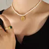 Collane con ciondolo Elegante collana di perle d'acqua dolce naturale per le donne Semplice moneta da ritratto Mini Girocollo barocco irregolare Lusso chic